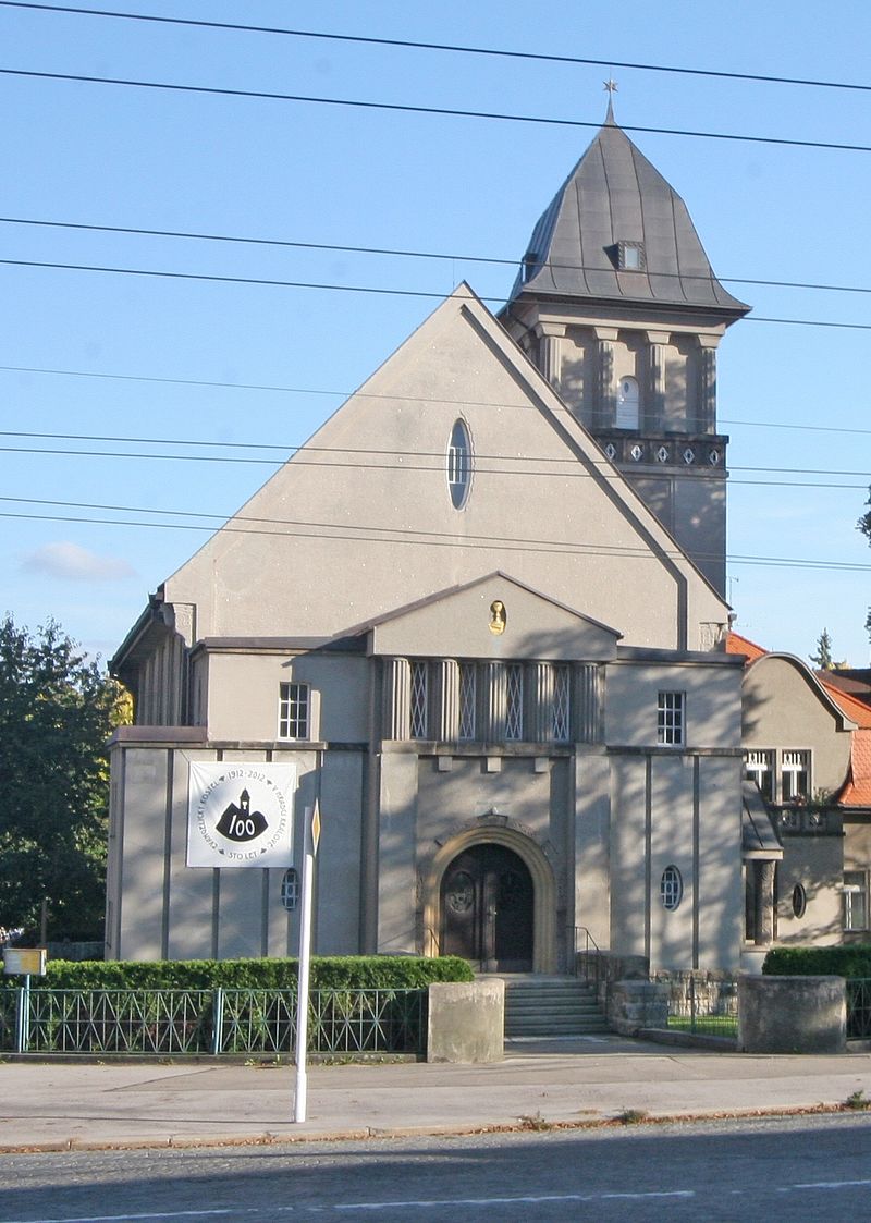 12 800px-Kostel_evangelický_českobratrský_(Hradec_Králové),_Hradec_Králové_529.jpg
