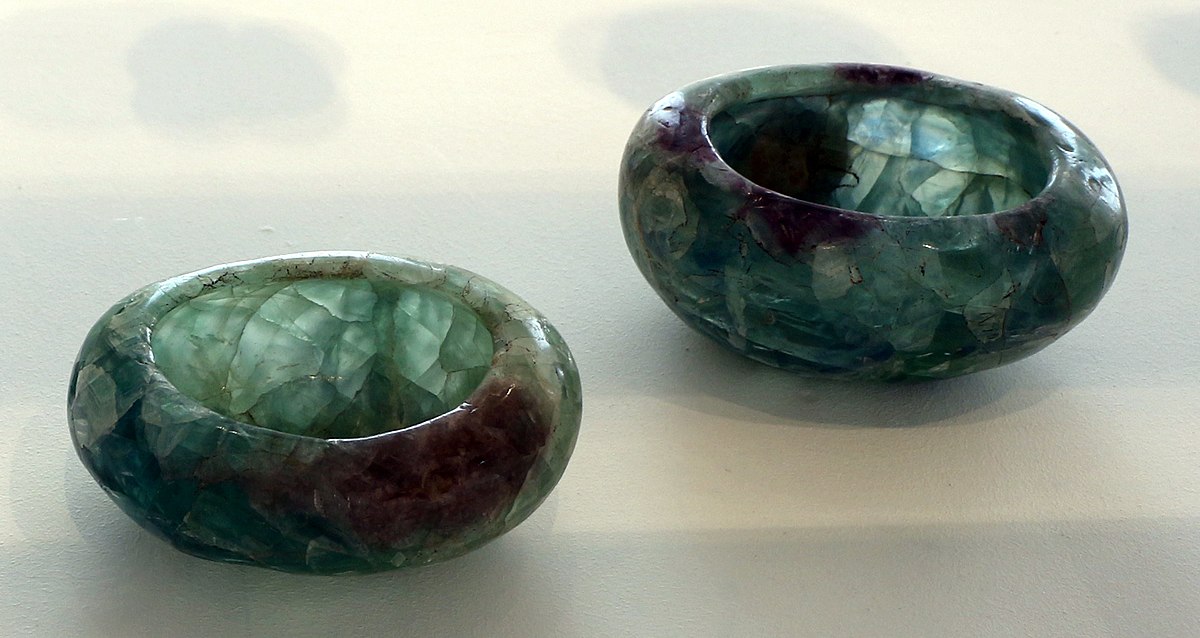1200px-Georges_bastard,_coppe_in_fluorite,_ante_1937.jpg