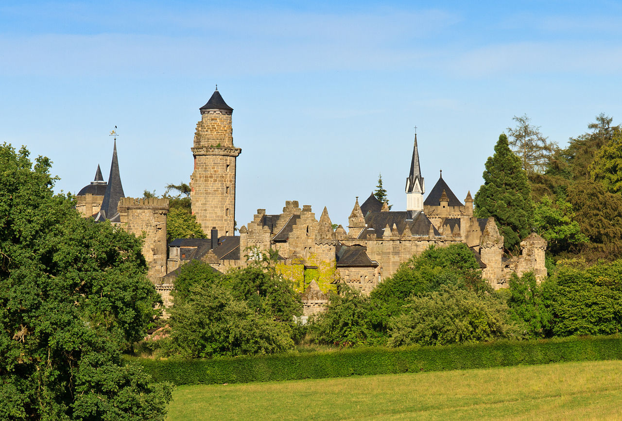 1280px-1106_Löwenburg_Bergpark_Kassel.jpg