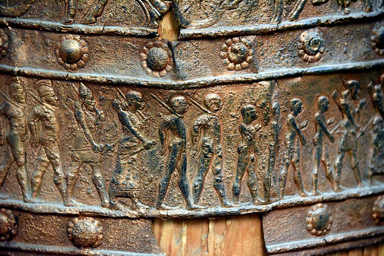 1280px-Balawat_gate,_detail_of_a_bronze_band,_British_Museum.jpg
