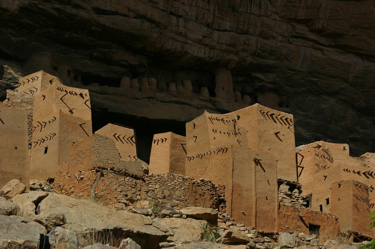 1280px-Bandiagara_escarpment1.jpg
