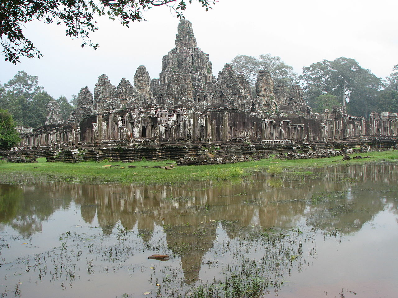 1280px-Bayon_Temple.JPG