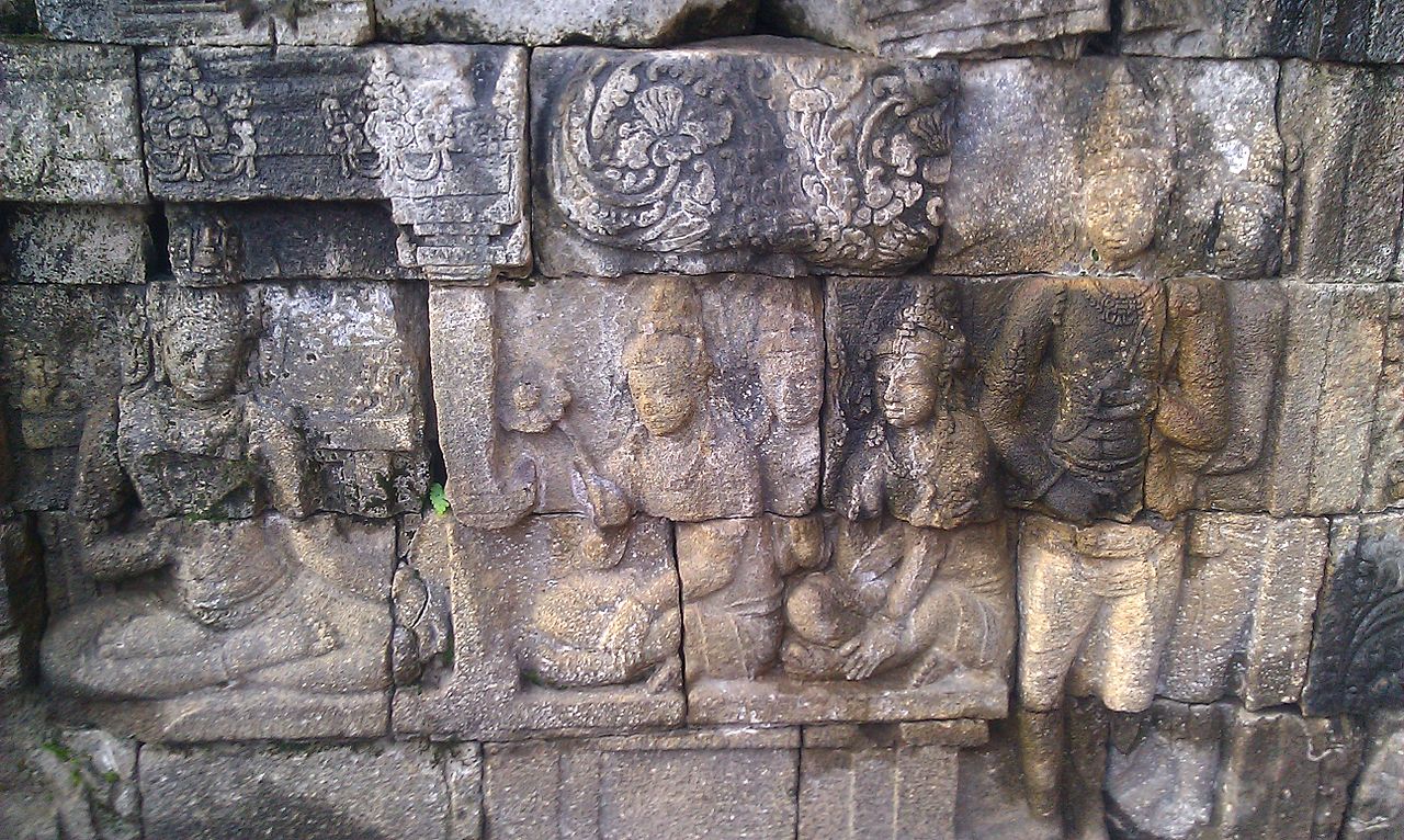 1280px-Borobudur-2012-02-26-17.jpg