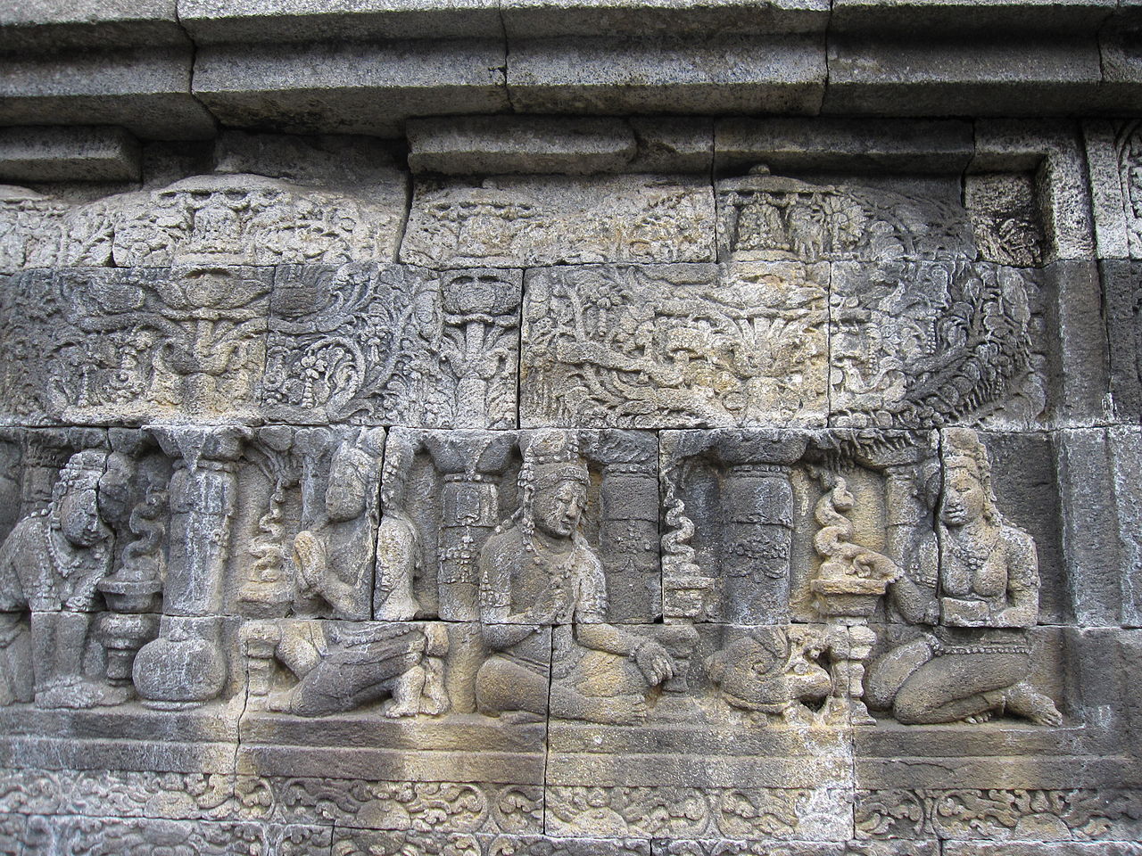 1280px-Borobudur_27.jpg