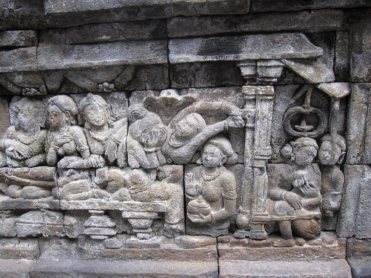 1280px-Borobudur_29.jpg