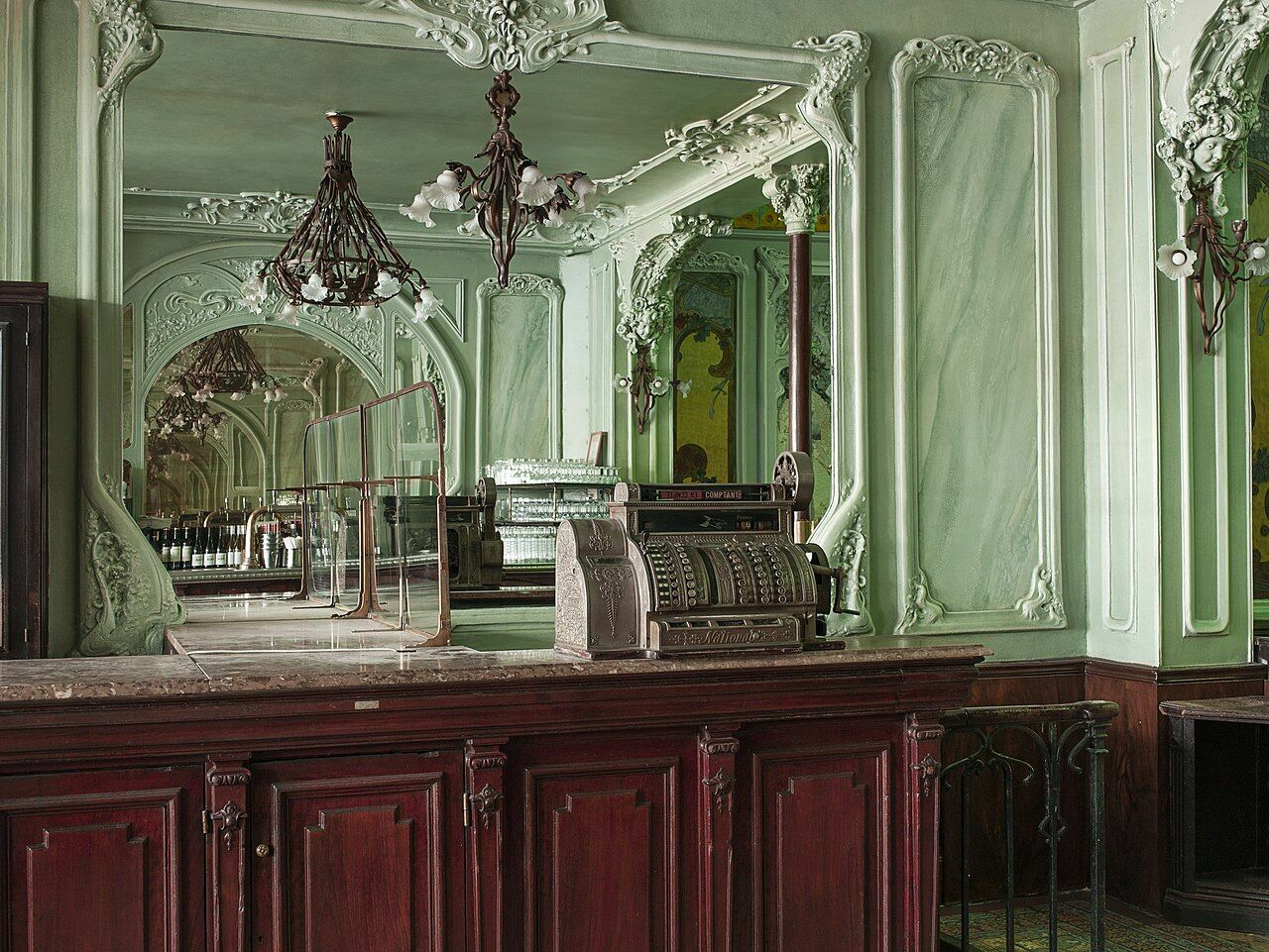 1280px-Brasserie_Julien_03.jpg