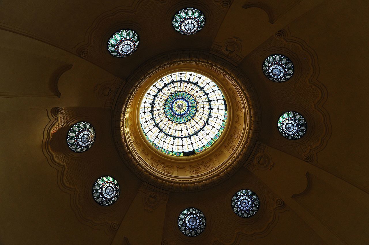 1280px-Budapest,_Gellért_fürdő,_előcsarnok,_12.jpg