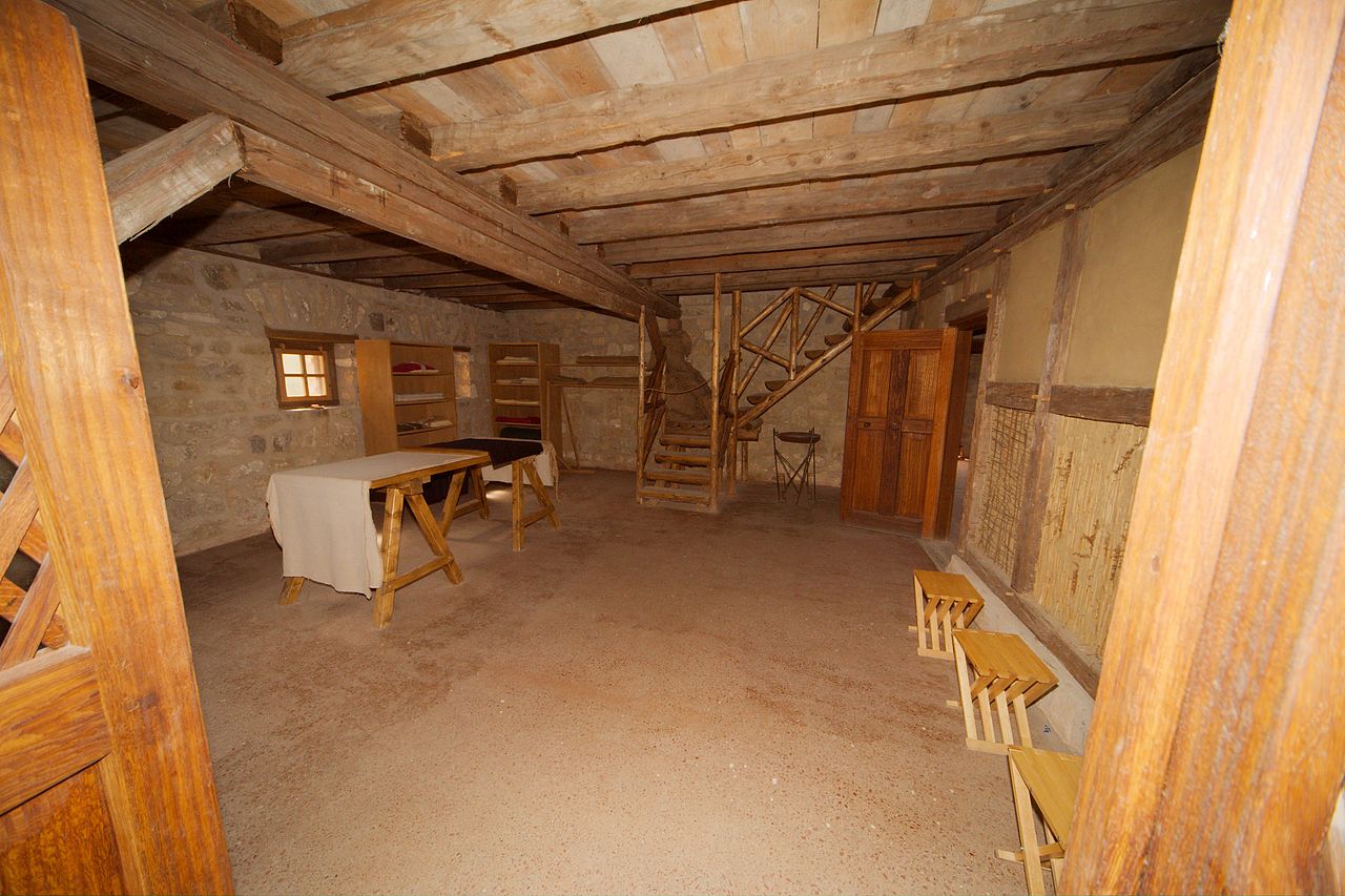 1280px-Carnuntum_Haus_des_Lucius_05.jpg