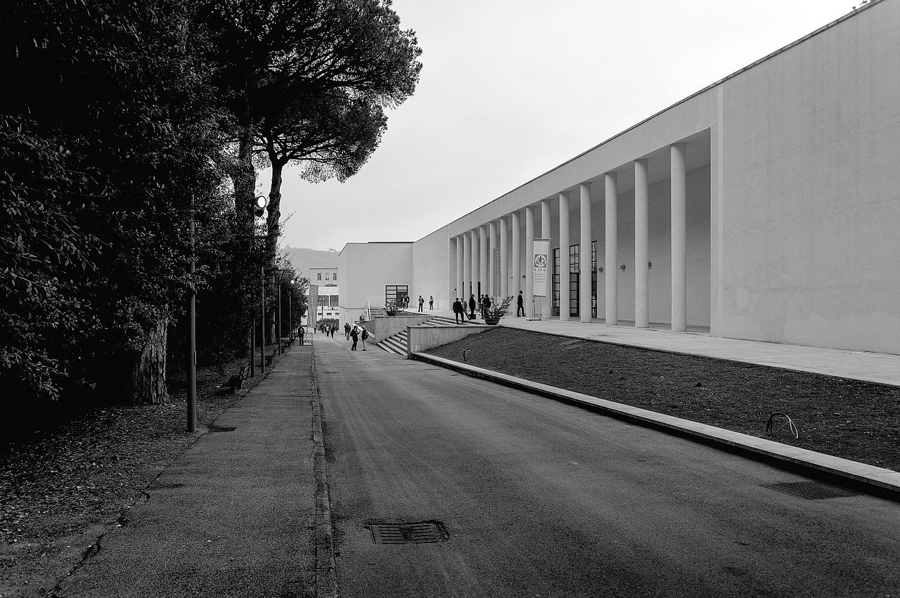 1280px-Centro_Congressi_alla_Mostra,_Ferdinando_Chiaromonte.jpg