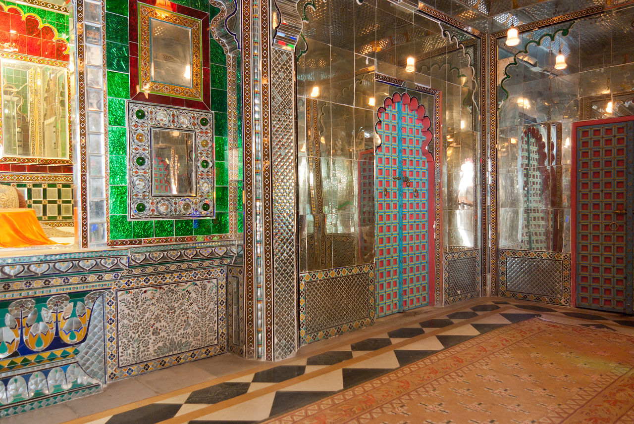1280px-City_Palace_(Udaipur)_19.jpg