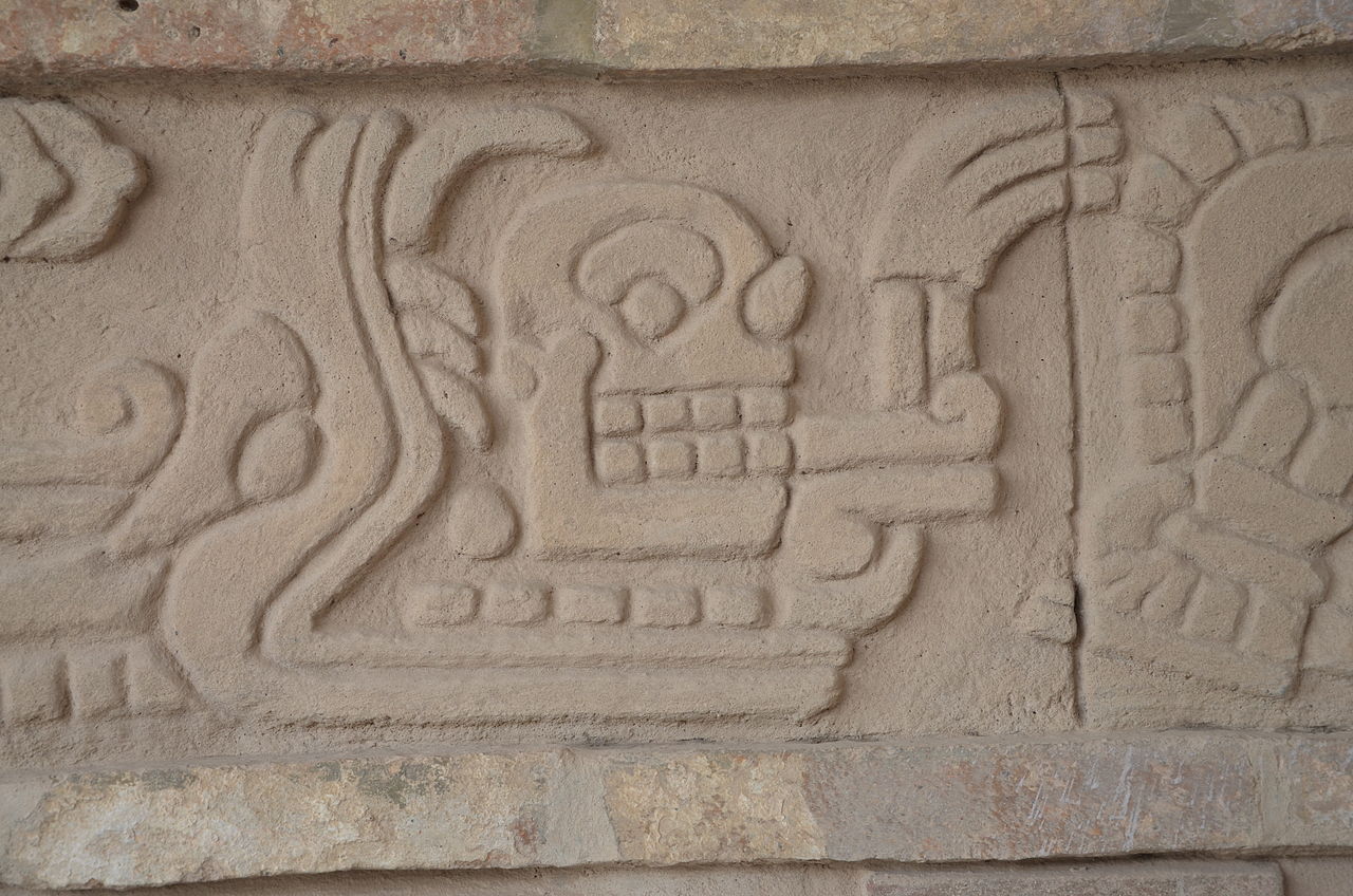 1280px-Estela_del_Coatepantli.JPG
