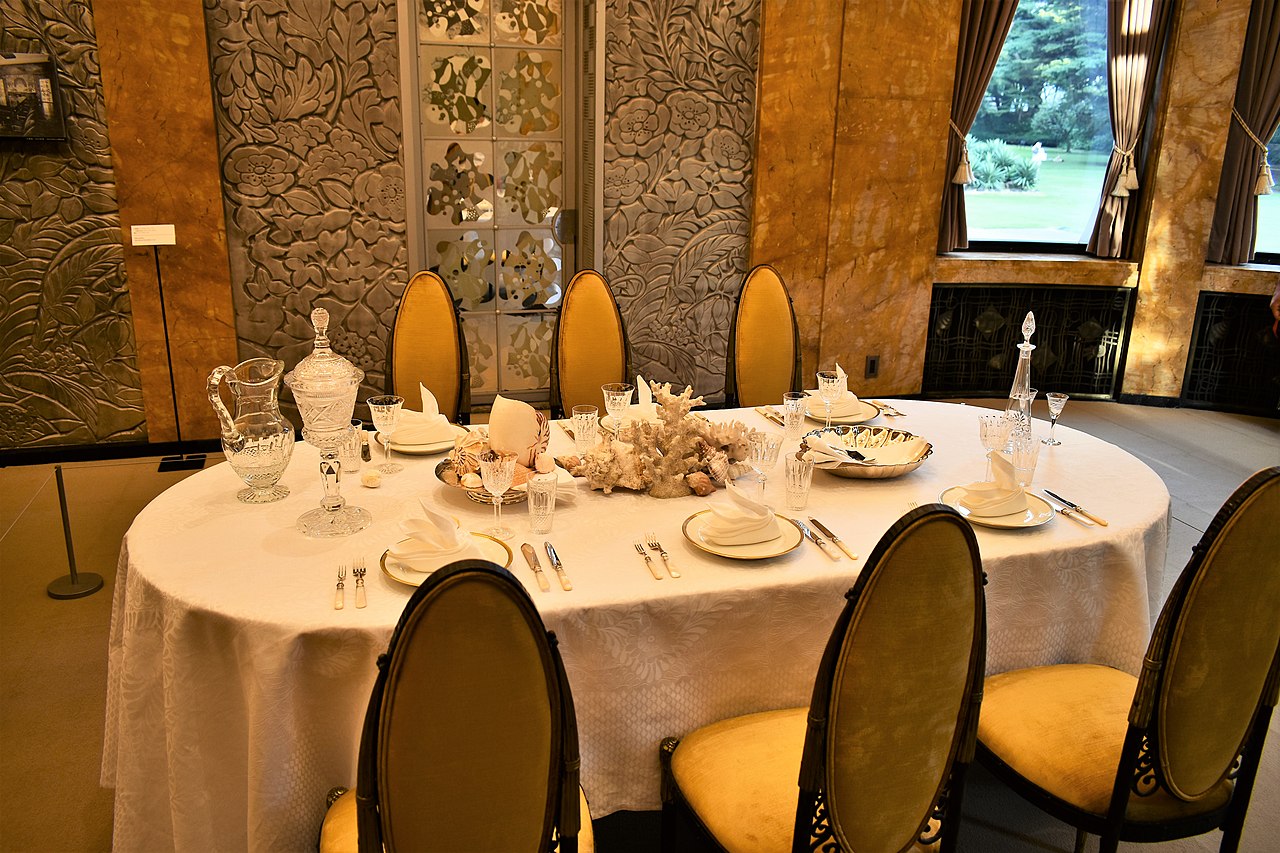 1280px-Great_Dining_Hall_in_the_Tokyo_Metropolitan_Teien_Art_Museum.jpg