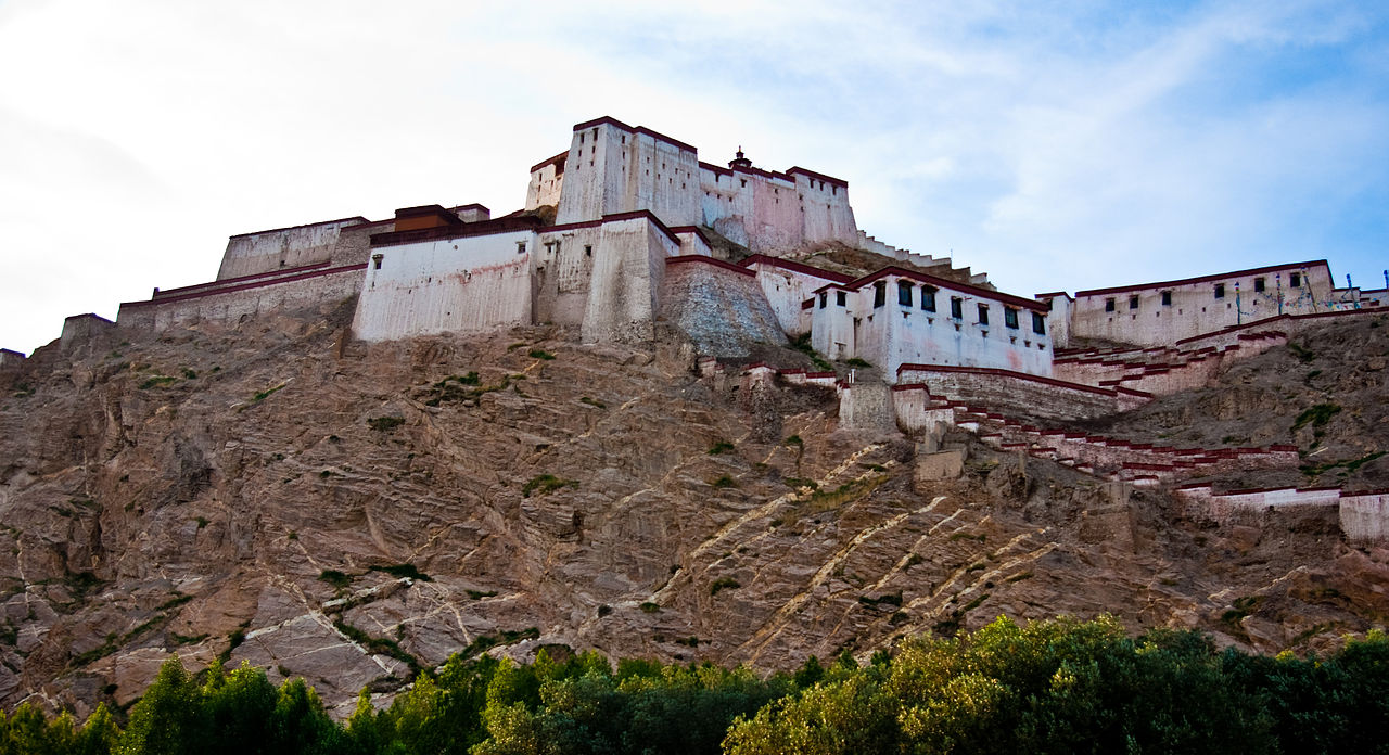 1280px-Gyantse_Dzong3.jpg