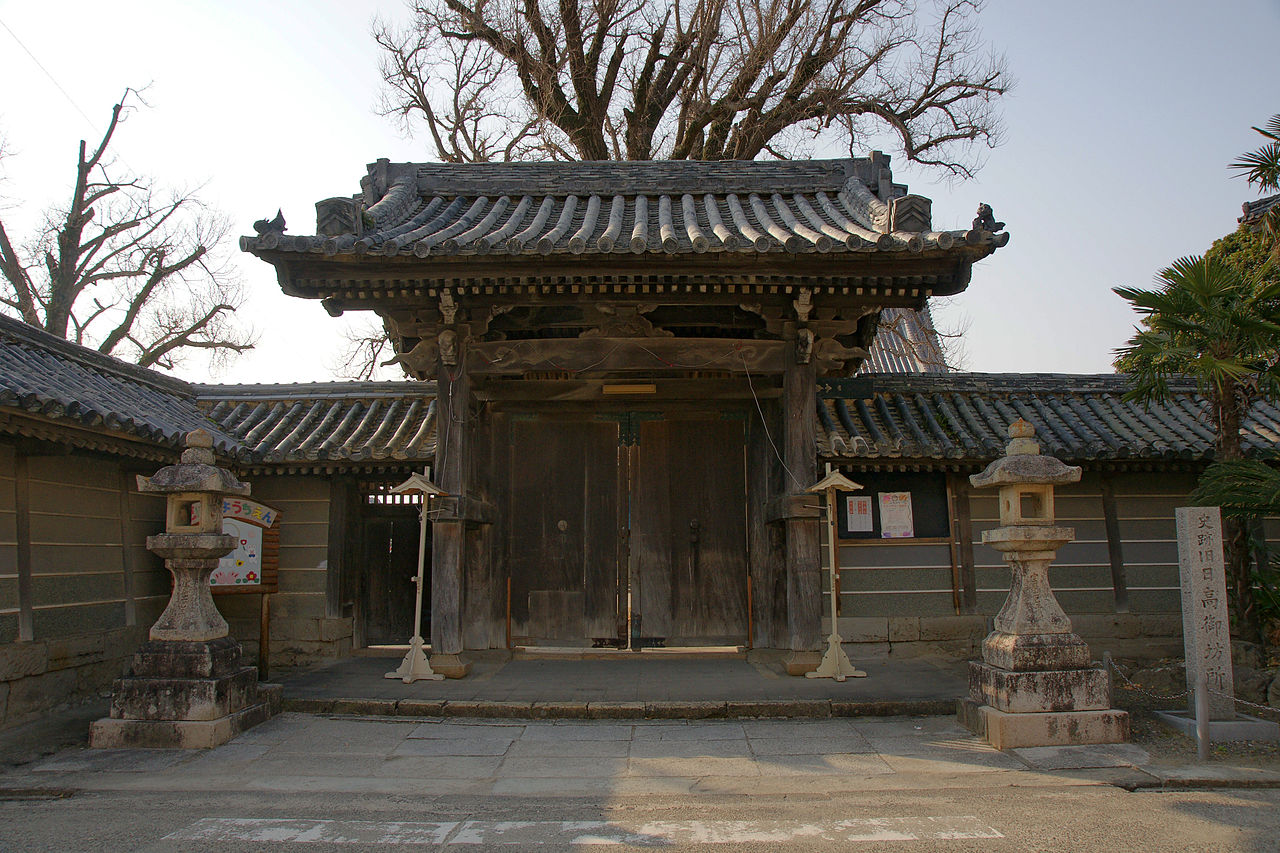 1280px-Honganji_Hidaka-betsuin02n4272.jpg