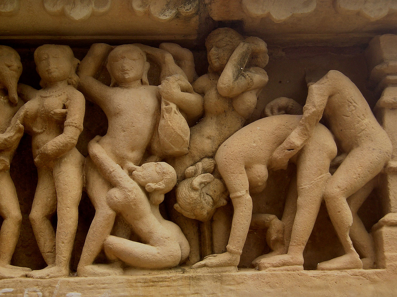 1280px-Khajuraho-Lakshmana_Temple_erotic_detal1.JPG