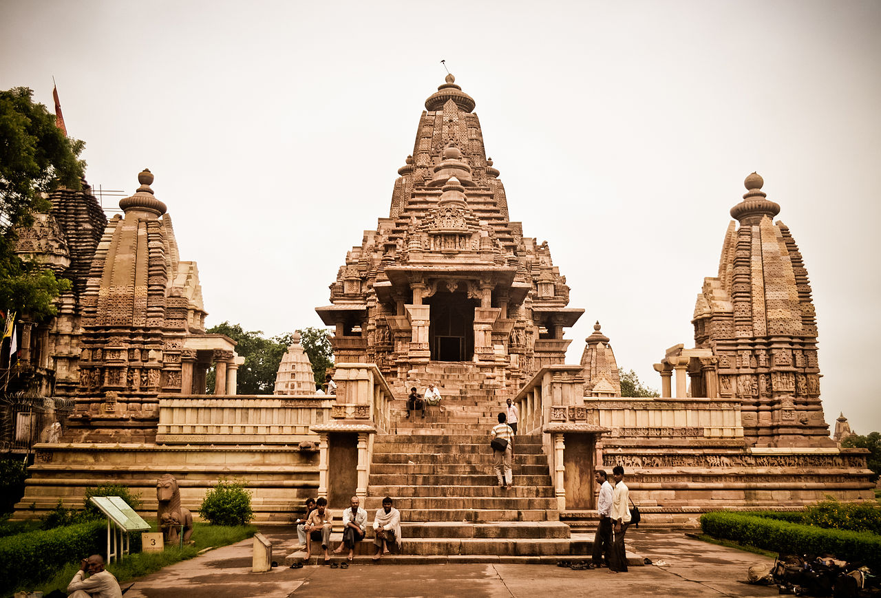 1280px-Lakshman_Temple.jpg