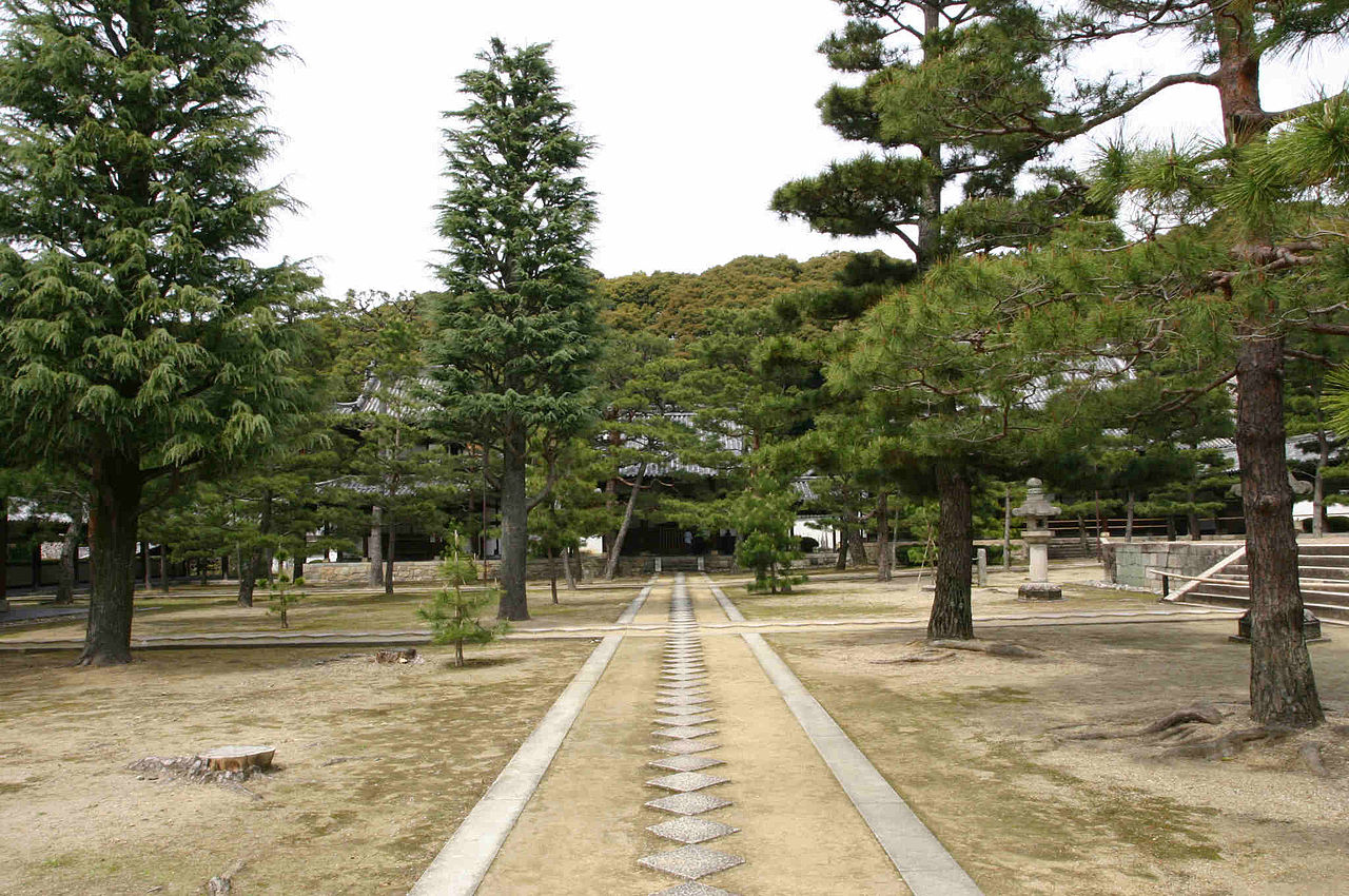 1280px-Manpuku_temple_garden.jpg