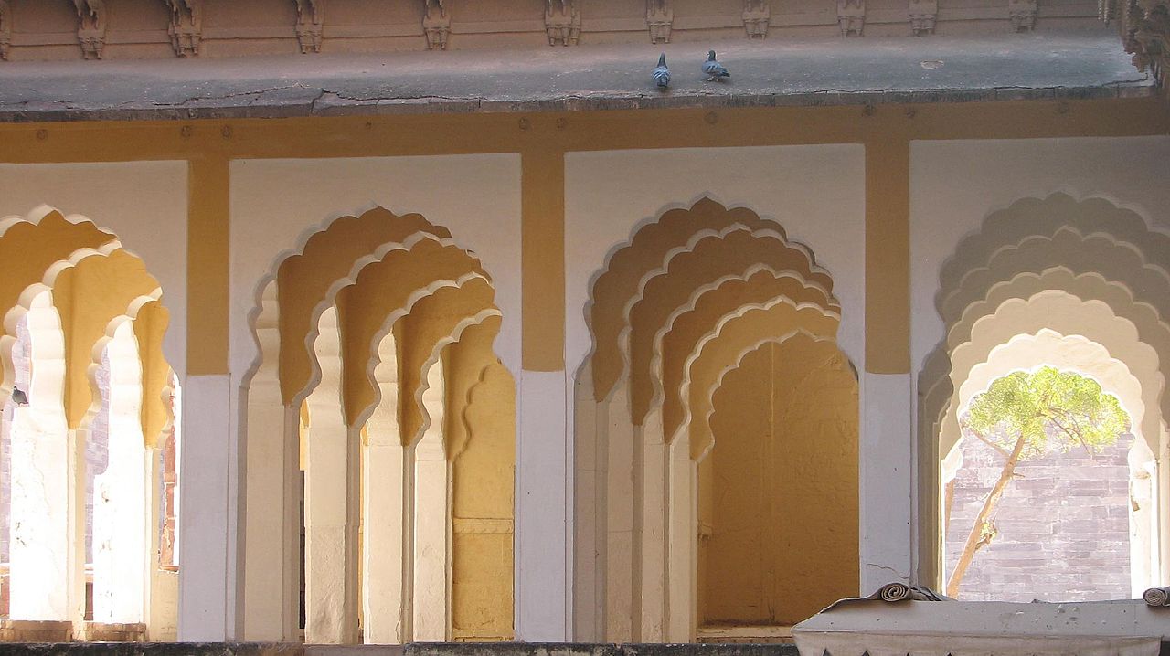 1280px-Merhengarh_Arches_01_(2272463054).jpg