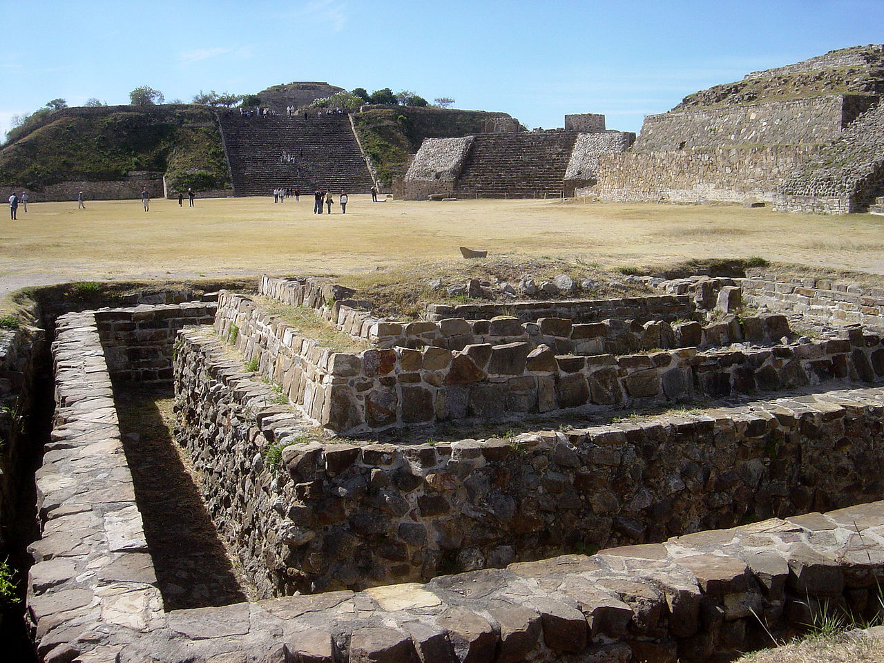 1280px-Monte_Alban-12-05oaxaca031.jpg