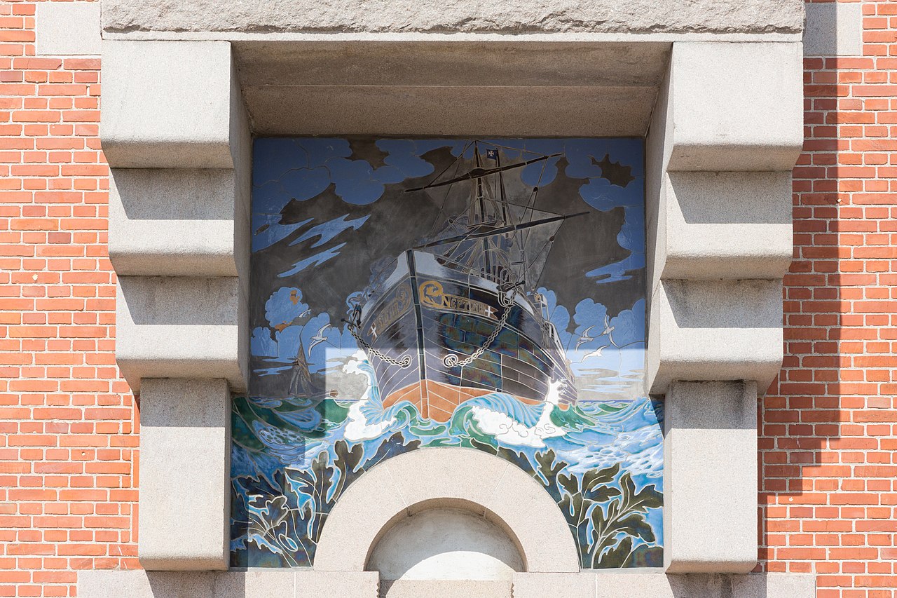 1280px-Mural_at_Aalborg_Toldkammer,_Photo_2,_Aalborg.jpg