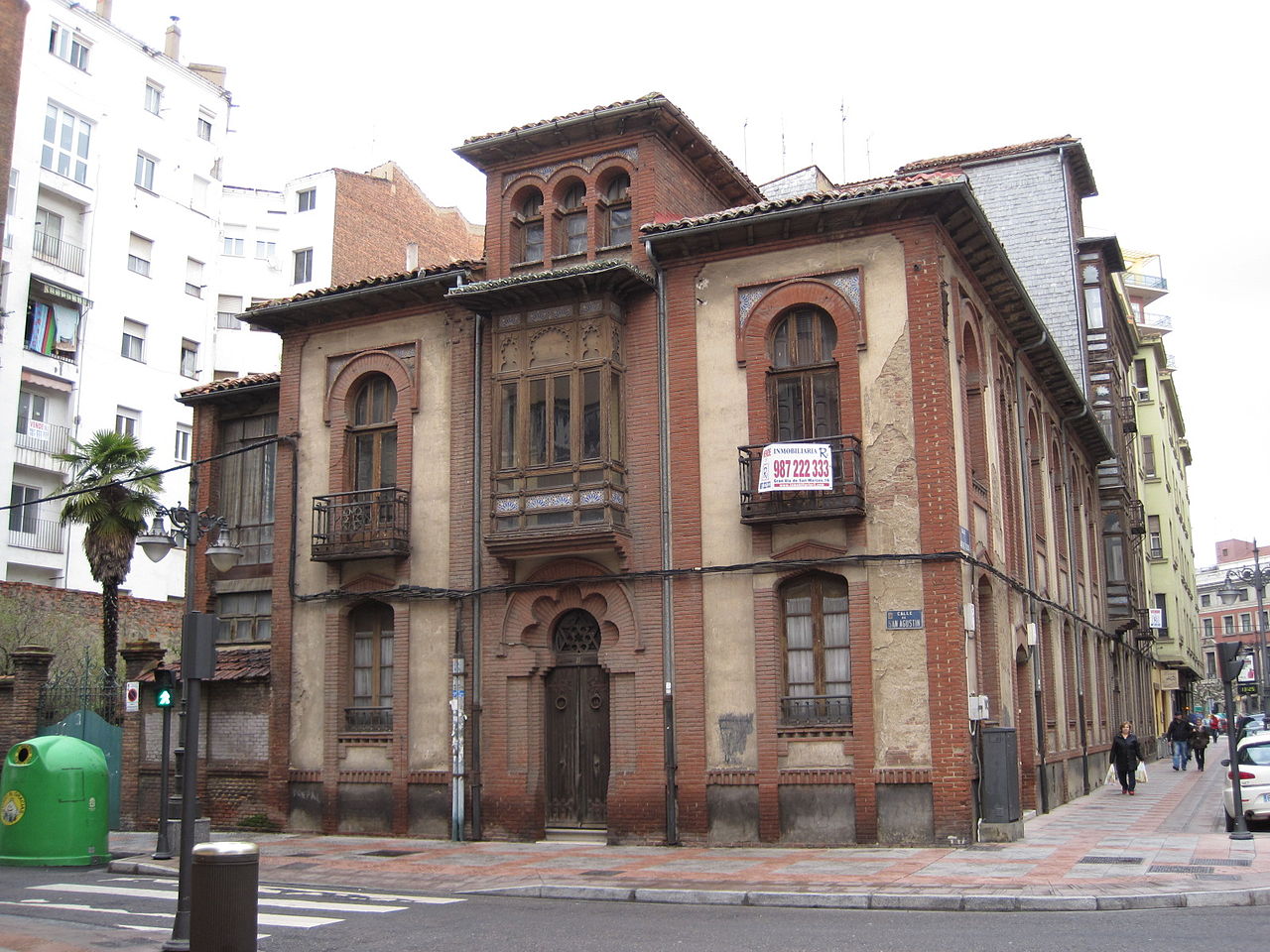 1280px-Neomudejar1.jpg