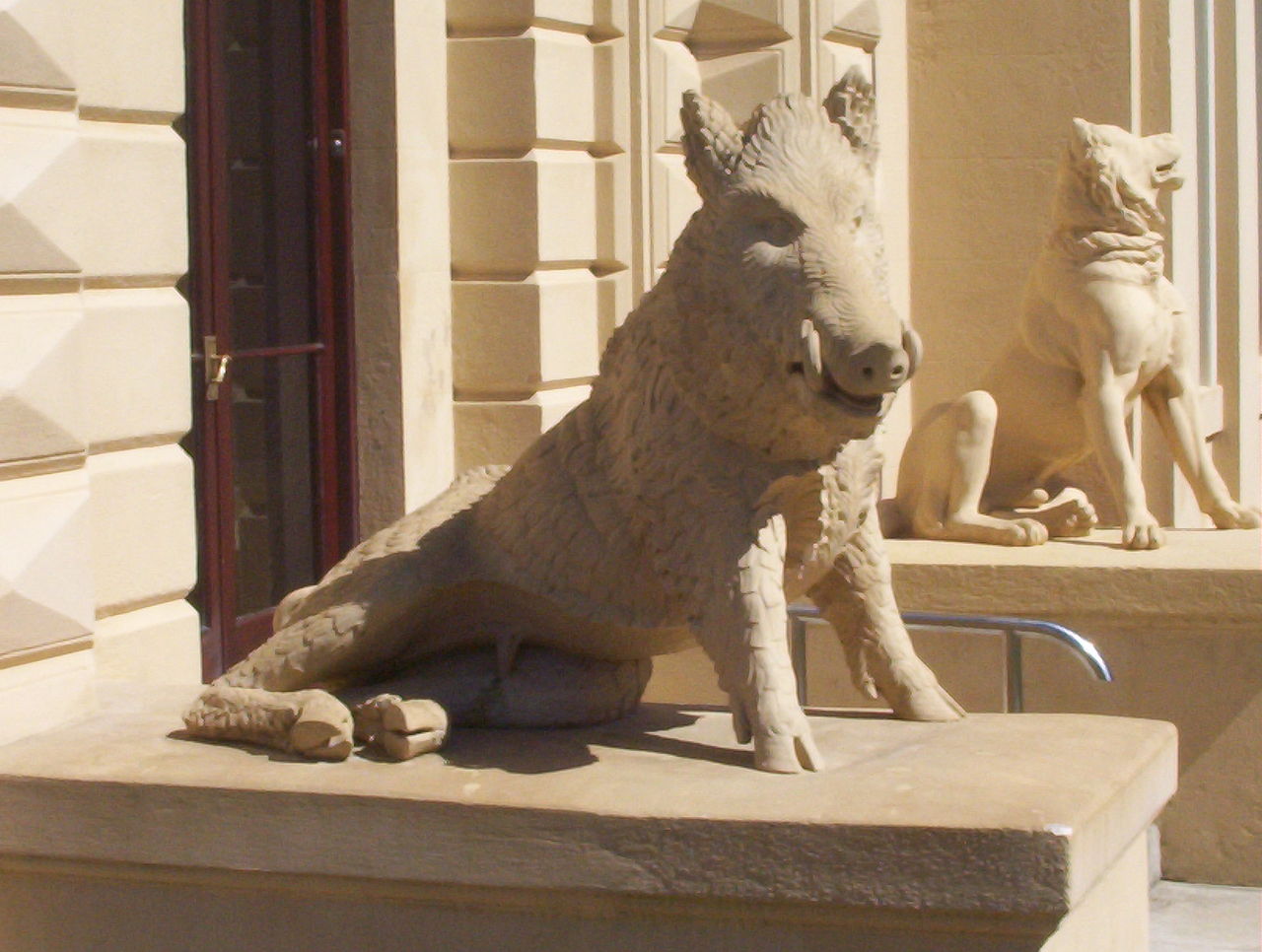 1280px-Osborne_pig.jpg
