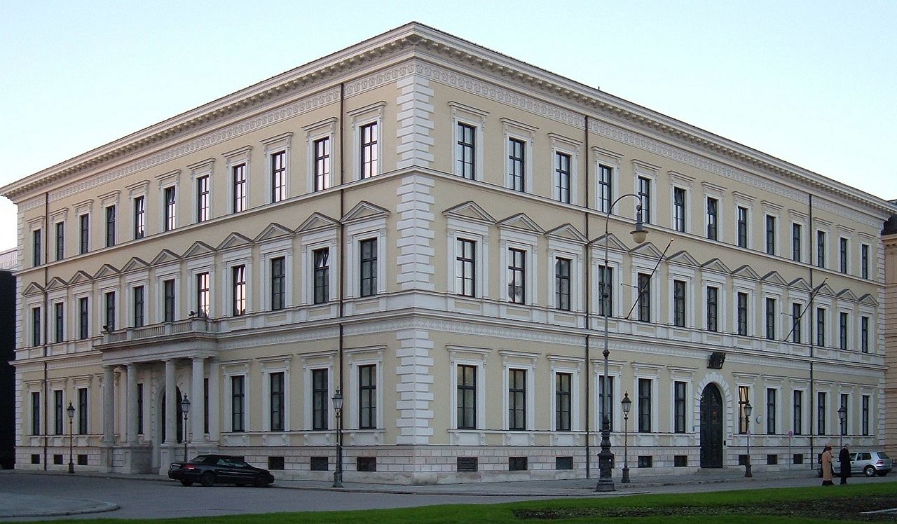 1280px-Palais_Leuchtenberg.jpg