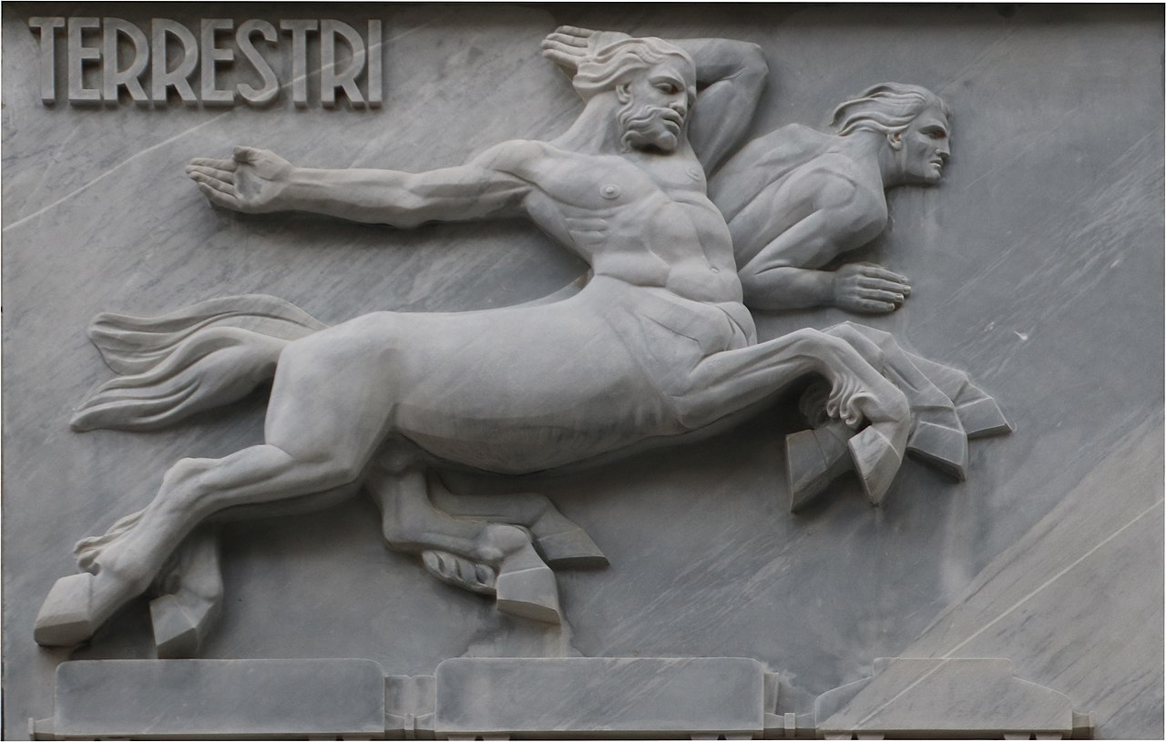 1280px-Palazzo_delle_Poste_(Carrara),_terrestri.jpg