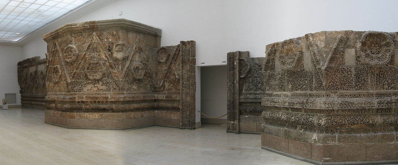 1280px-Pergamon_Museum_Berlin_P3.jpg