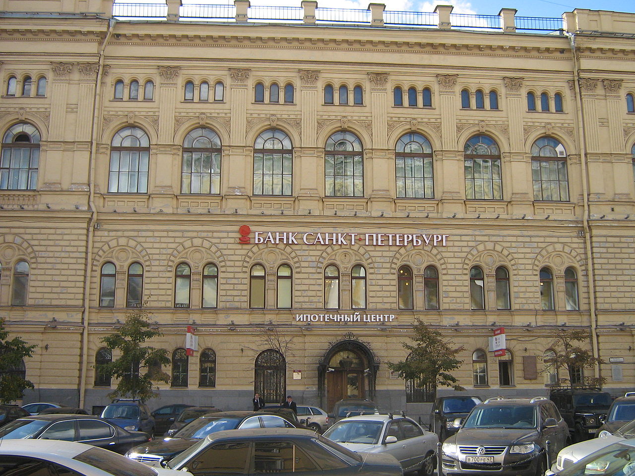 1280px-Ploschad_Ostrovskogo_Sankt-Peterburg_2863.jpg