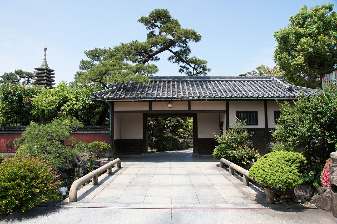 1280px-Rokusanen_Wakayama_Japan01s3.jpg