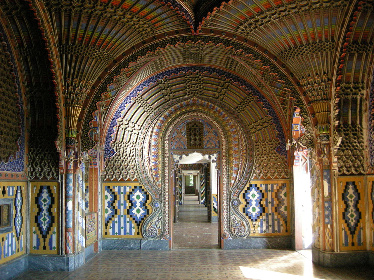 1280px-Sala_dei_pavoni_01.JPG