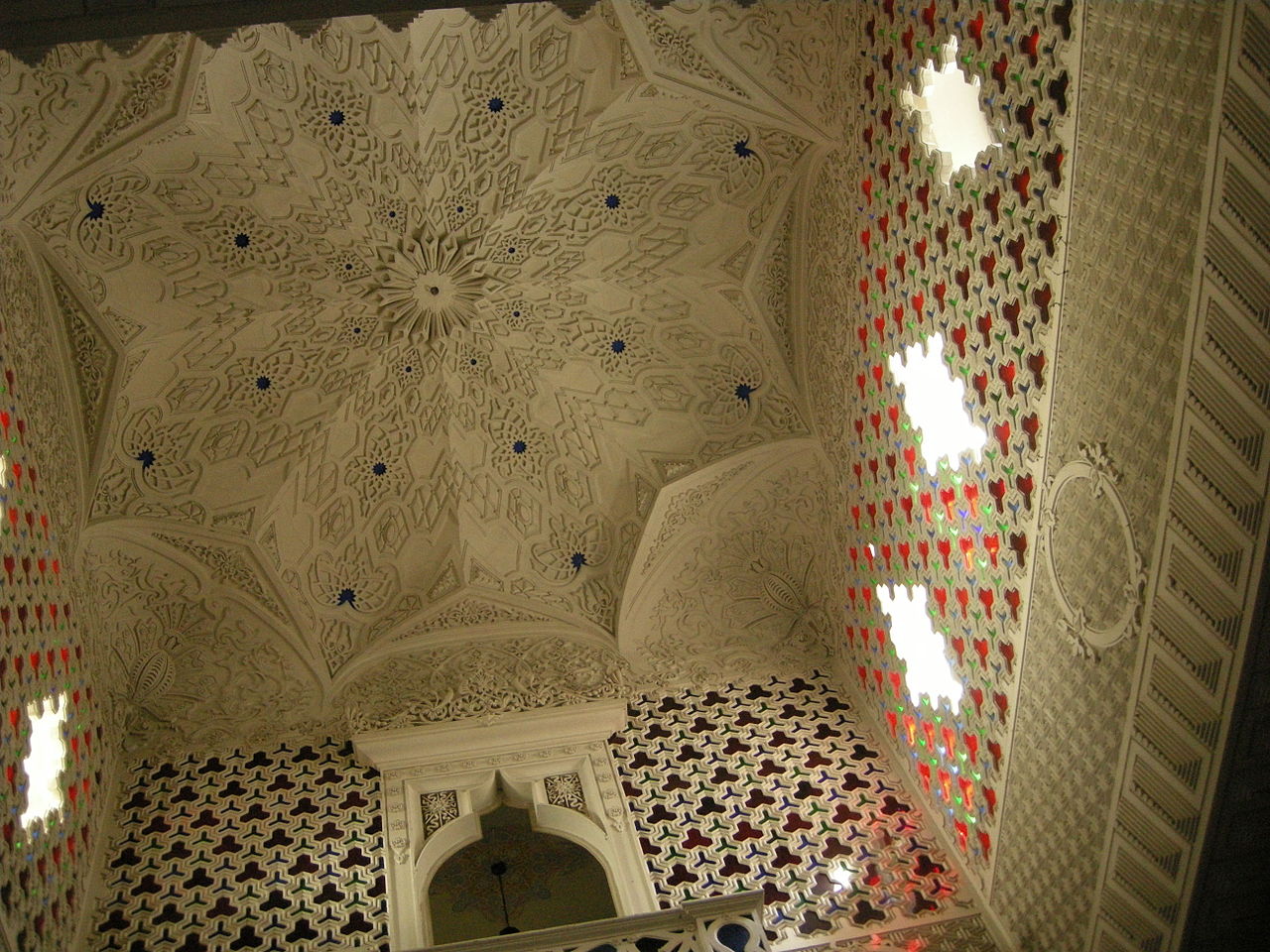 1280px-Sammezzano,_sala_della_virtus_in_medio_11.JPG