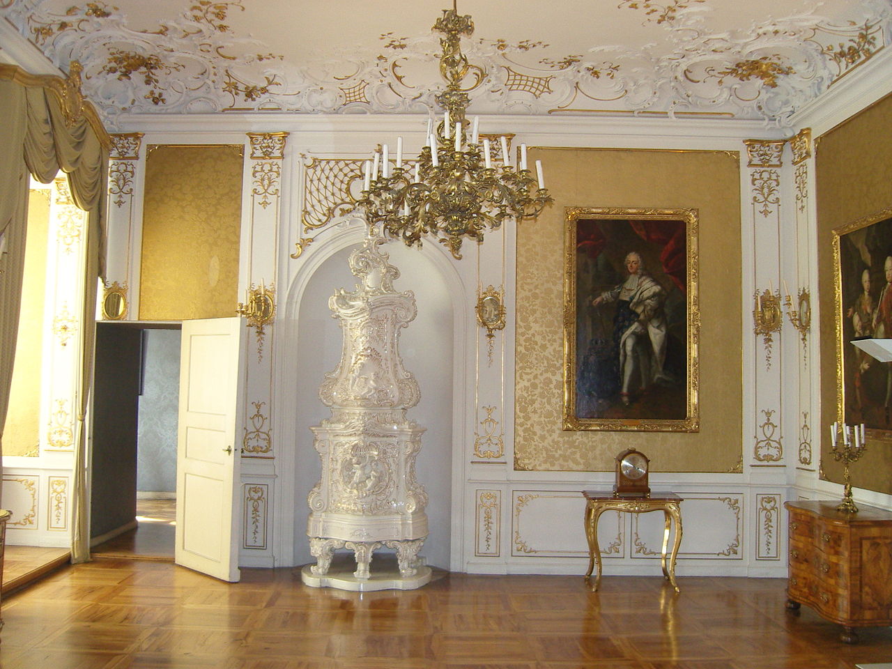 1280px-Schlossheidecksburg_goldzimmer.JPG