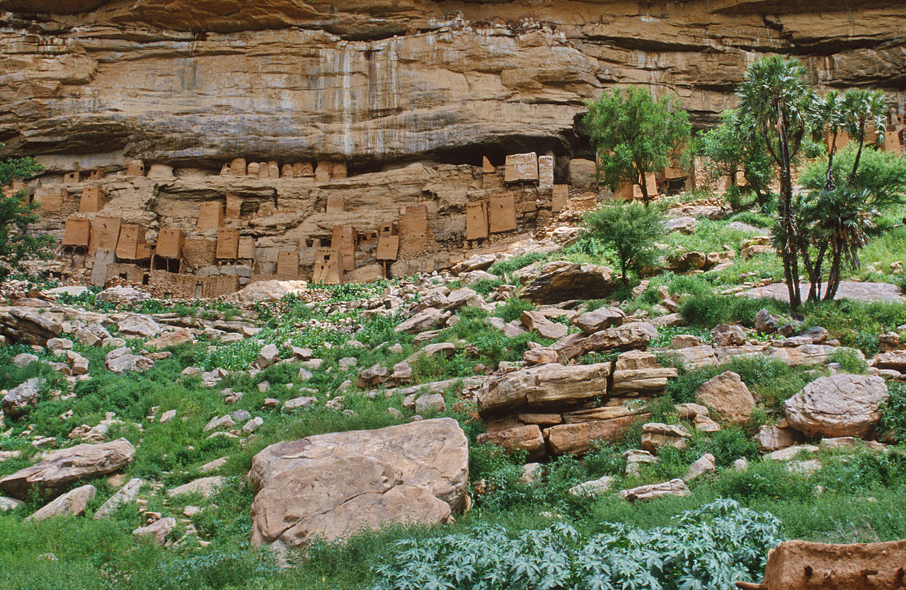 1280px-Tellem_Dwellings_above_Dogon_huts.jpg