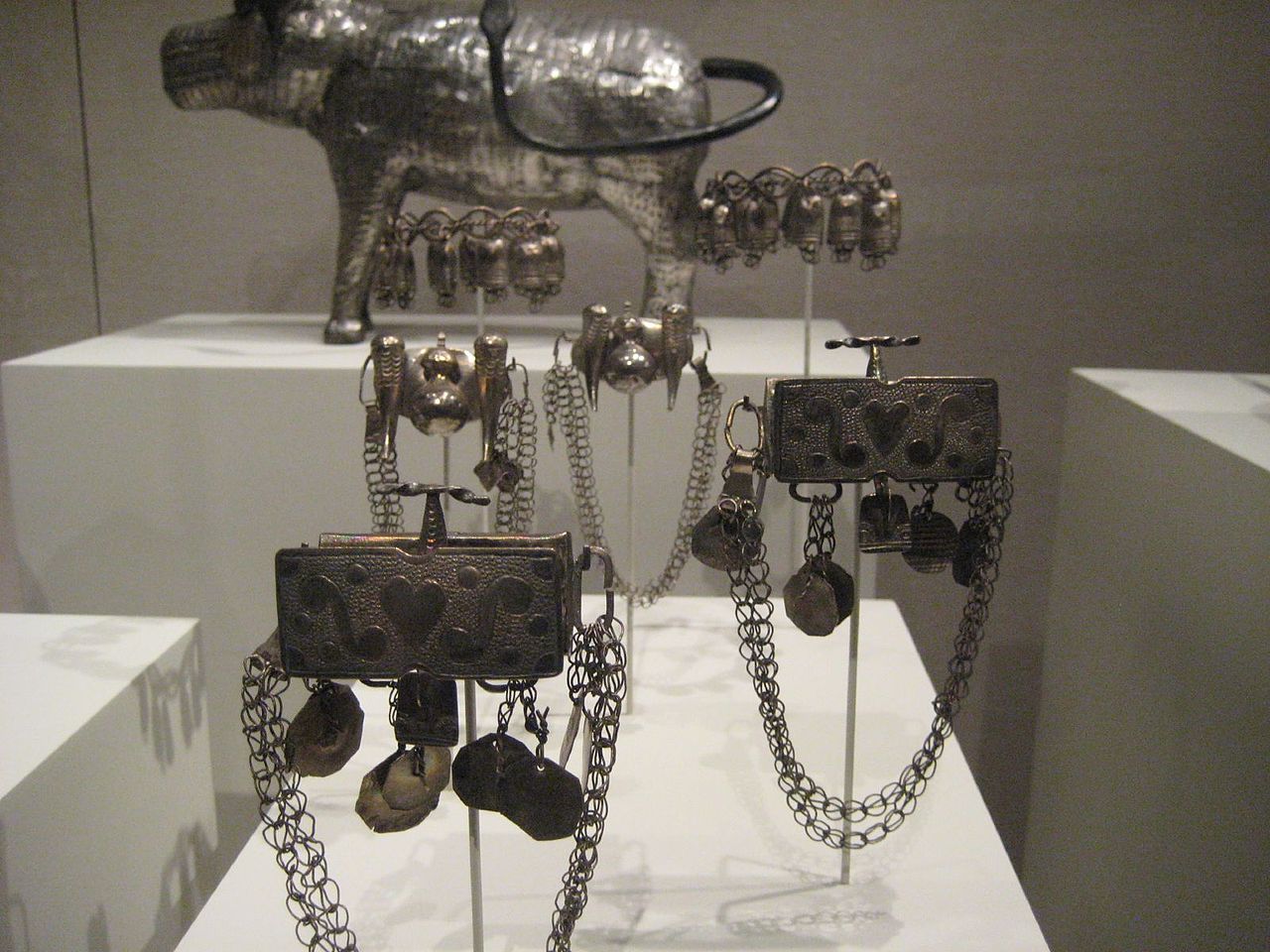 1280px-Three_Pairs_of_Armbands_from_Benin.jpg