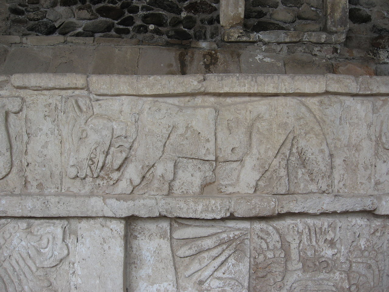 1280px-Toltec_coyote.jpg