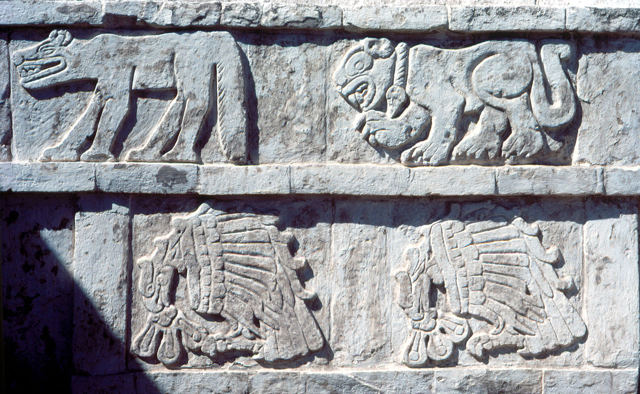 1280px-Tula_Pyramide_reliefs.jpg