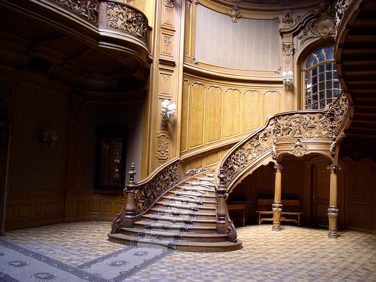 1280px-Ukraine-Lviv-House_of_Scientists-2.jpg