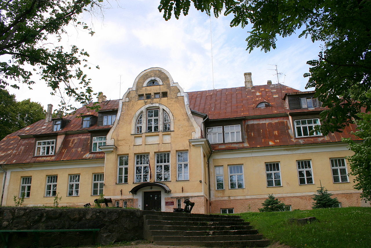 1280px-Vecbebri_manor.jpg