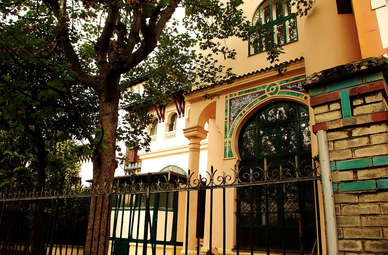 1280px-Villa_mauresque.jpg