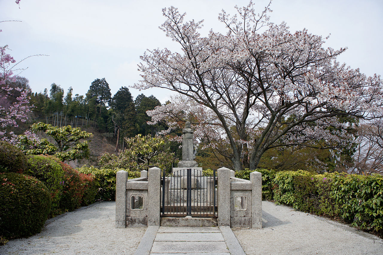 1280px-Yoshiminedera05s3s4592.jpg