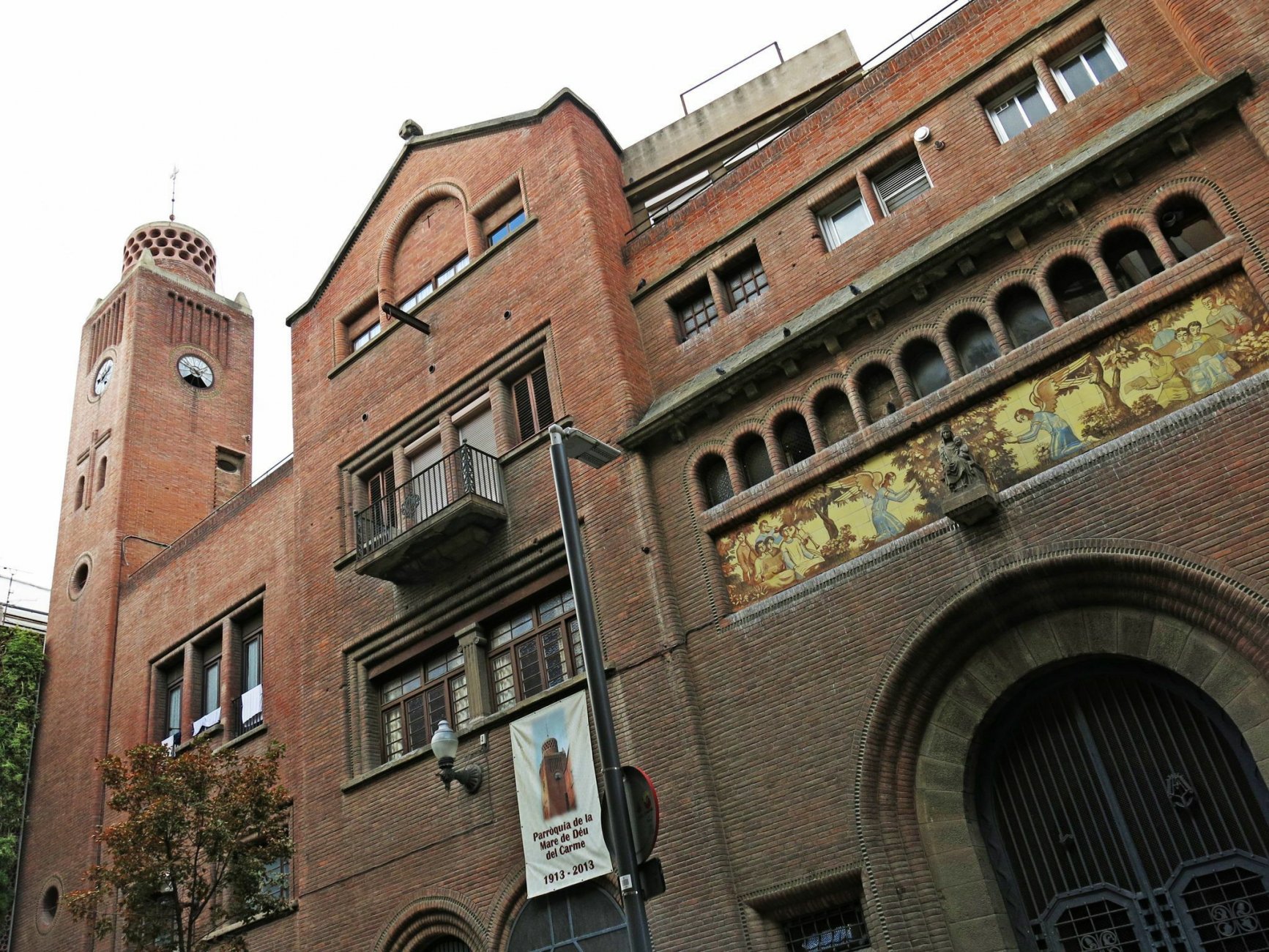 13 5_Església_del_Carme,_c._Sant_Antoni_Abat_10-12_(Barcelona).jpg