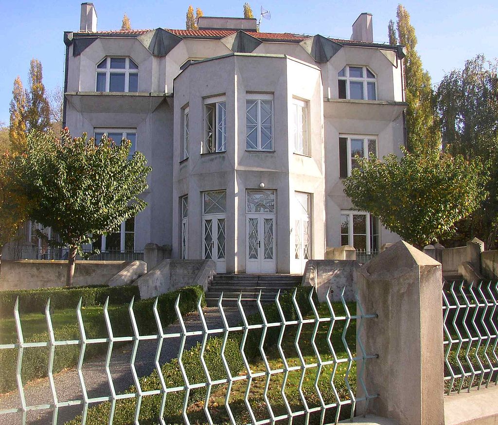 13 Cubist_villa_in_Libusina_street_Vysehrad_Prague_CZ.jpg