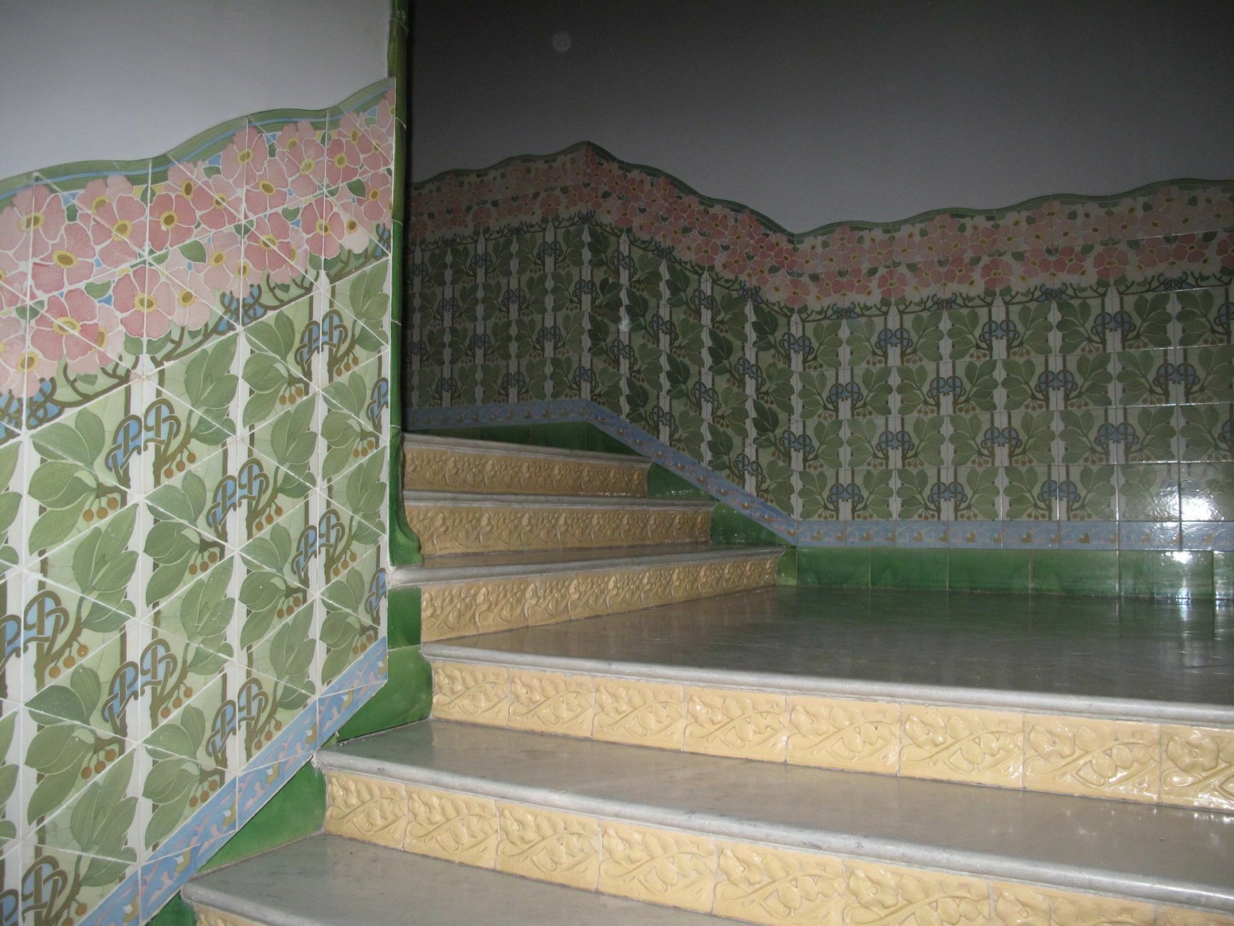 138_Institut_Pere_Mata,_Pavelló_dels_Distingits,_escala.jpg