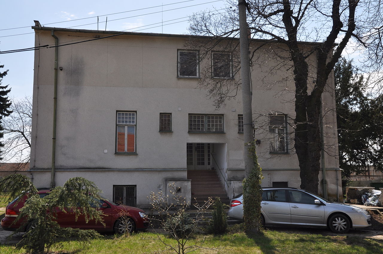 14 чех лос1280px-Hrušovany-u-Brna-vila-Viktora-Bauera2013b.jpg