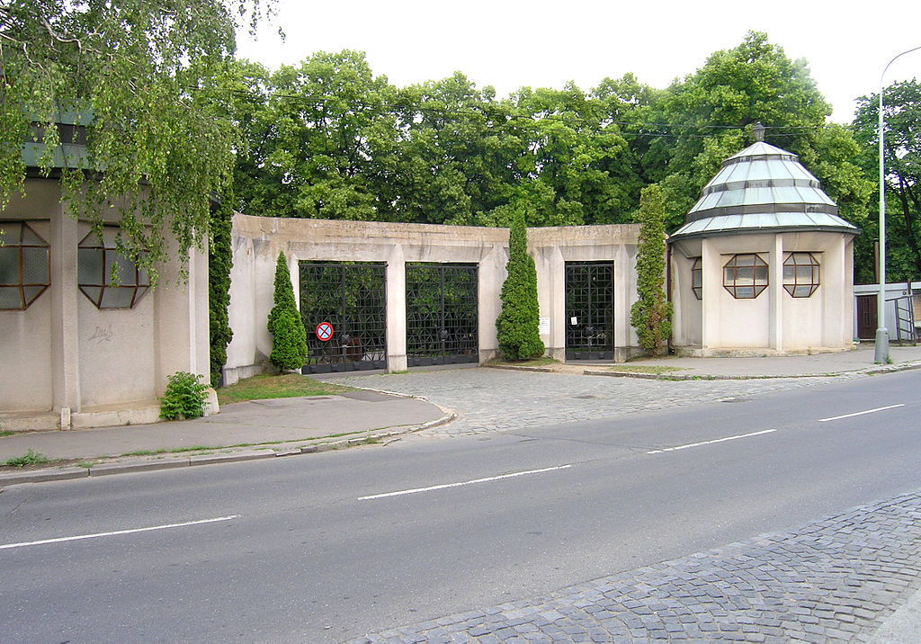 14 1024px-Prague_Střížkov_Ďáblice-cemetery2.jpg