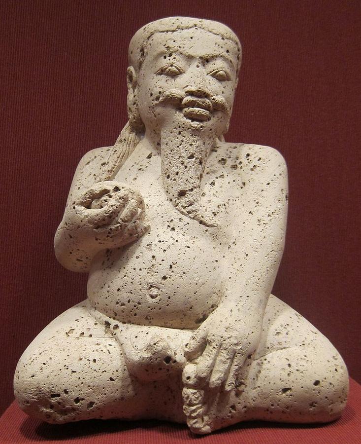 14-15Seated_male_figure,_Majapahit_dynasty,_Honolulu_Museum_of_Art.JPG