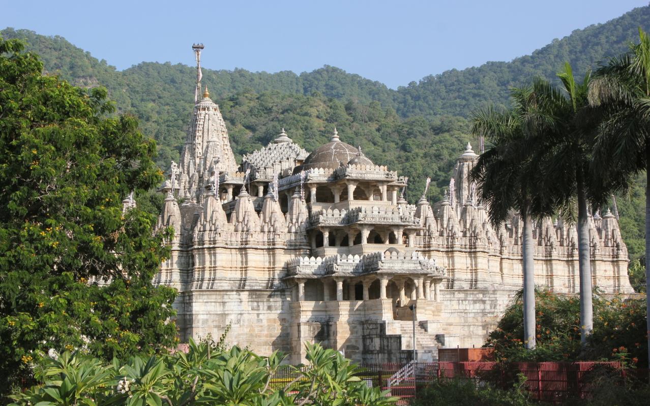 15удайпурdChaumukha_Jain_temple__Udaipur_Rajasthan_India.jpg