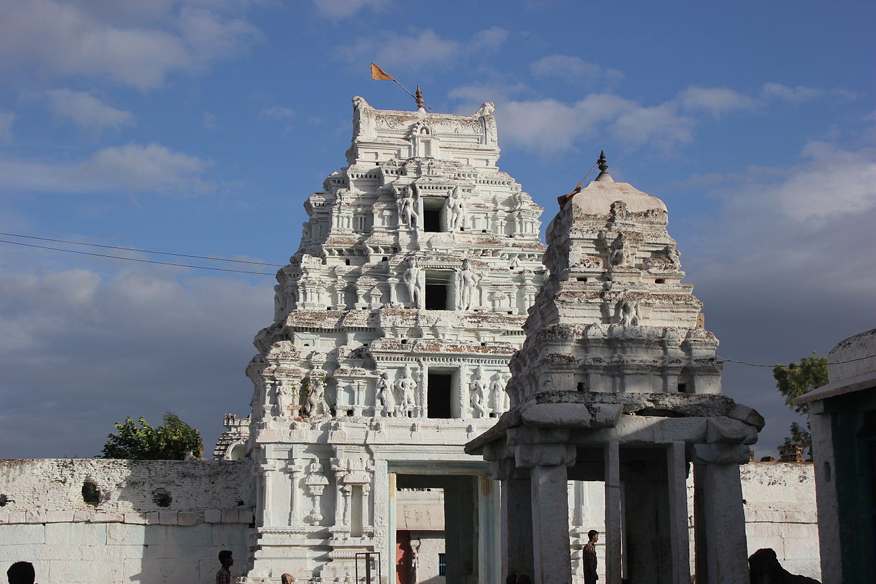 15югMallikarjuna_temple_(1406-1422_AD)_at_Hospet.JPG
